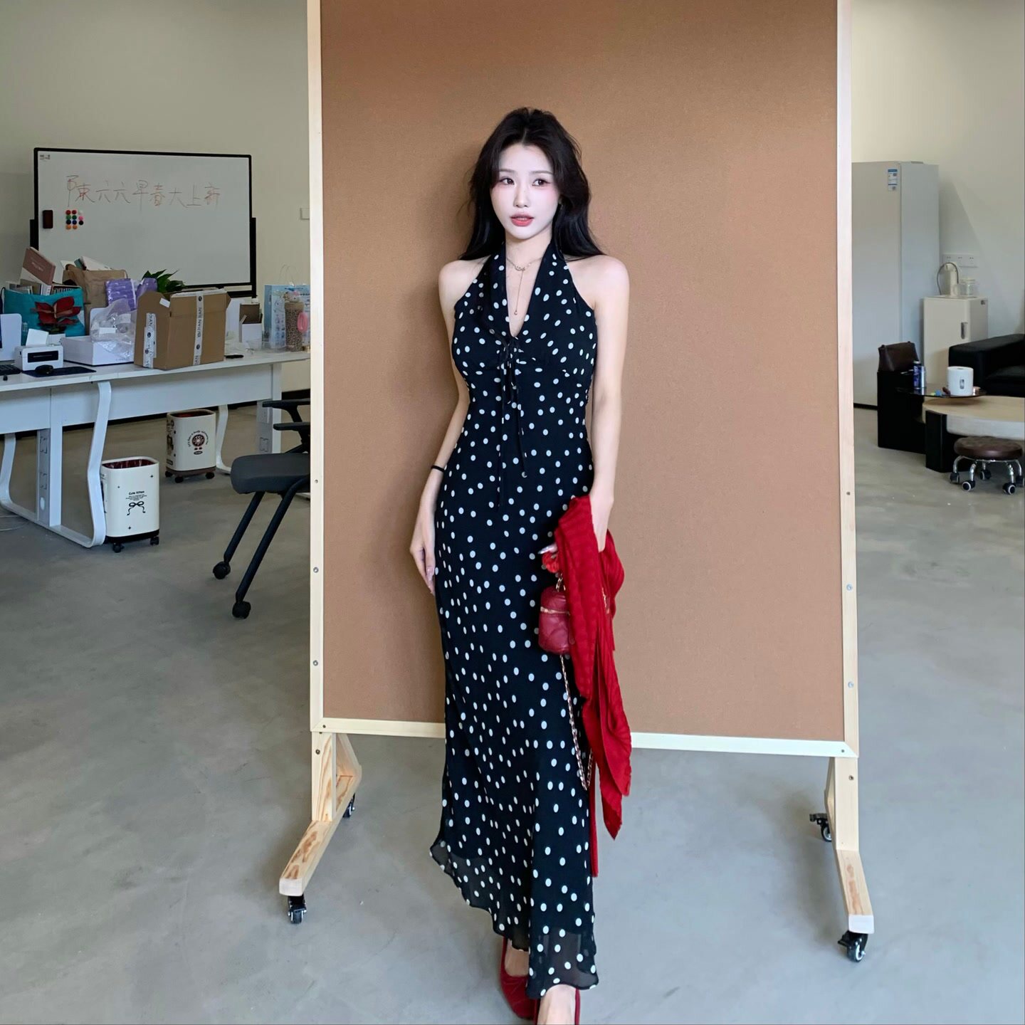 陈六六CHENLIULIU【偷心梦露】法式度假露背波点挂脖吊带连衣裙