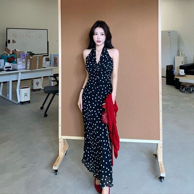 陈六六CHENLIULIU【偷心梦露】法式度假露背波点挂脖吊带连衣裙