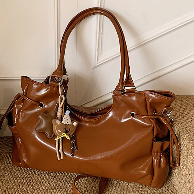 2025冬季新款质感复古通勤潮单肩包包女森萌时髦辣妹风机车腋下包