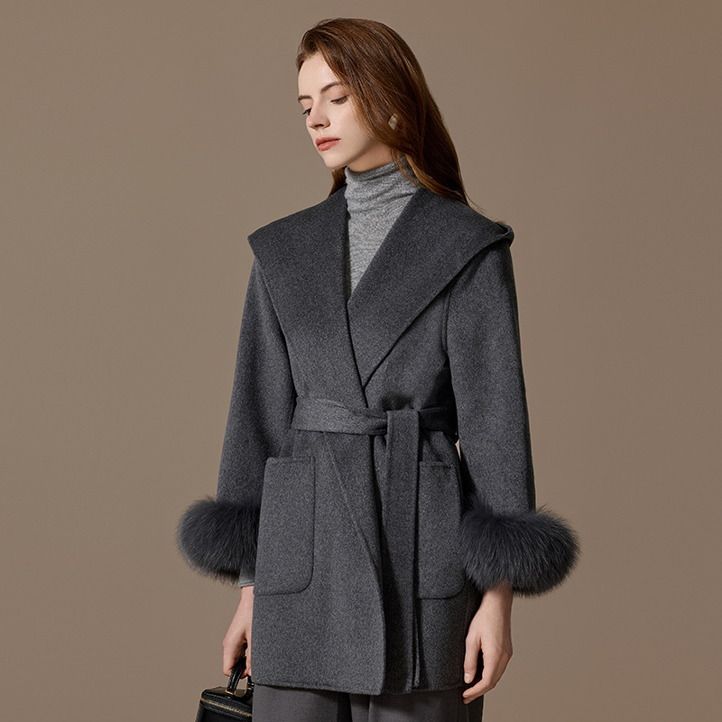 100山羊绒大衣女短款帽子秋冬季新款狐狸毛袖口宽松连帽毛呢外套