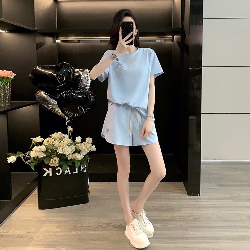 温柔风减龄时尚套装女2026夏洋气高端粉色短袖上衣牛仔短裤两件套
