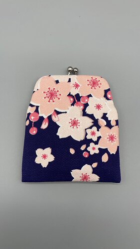 日本Ayanokoji蓝色底粉色樱花口金包多功能小包