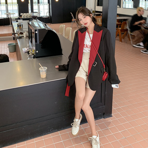 韩系轻熟风黑红拼色短款西服上衣女春秋超火好看高级小众西装外套图片