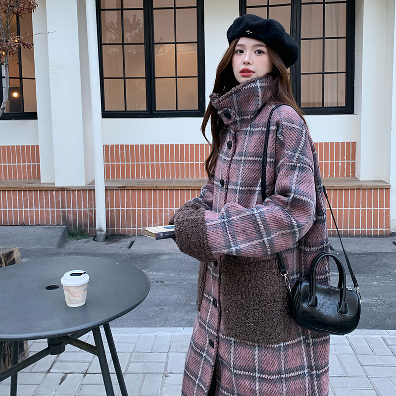 格纹羊羔毛拼接毛呢外套女秋冬超火好看高级小众中长加厚呢子大衣,女装毛呢外套,郎佰婉