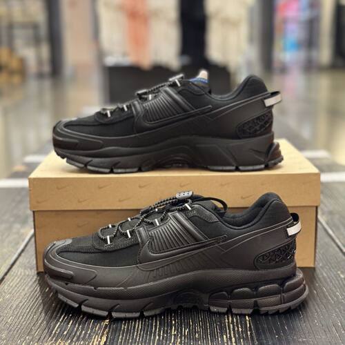 NIKE/耐克男款VOMERO ROAM黑武士拒水户外复古运动鞋FV2295-002