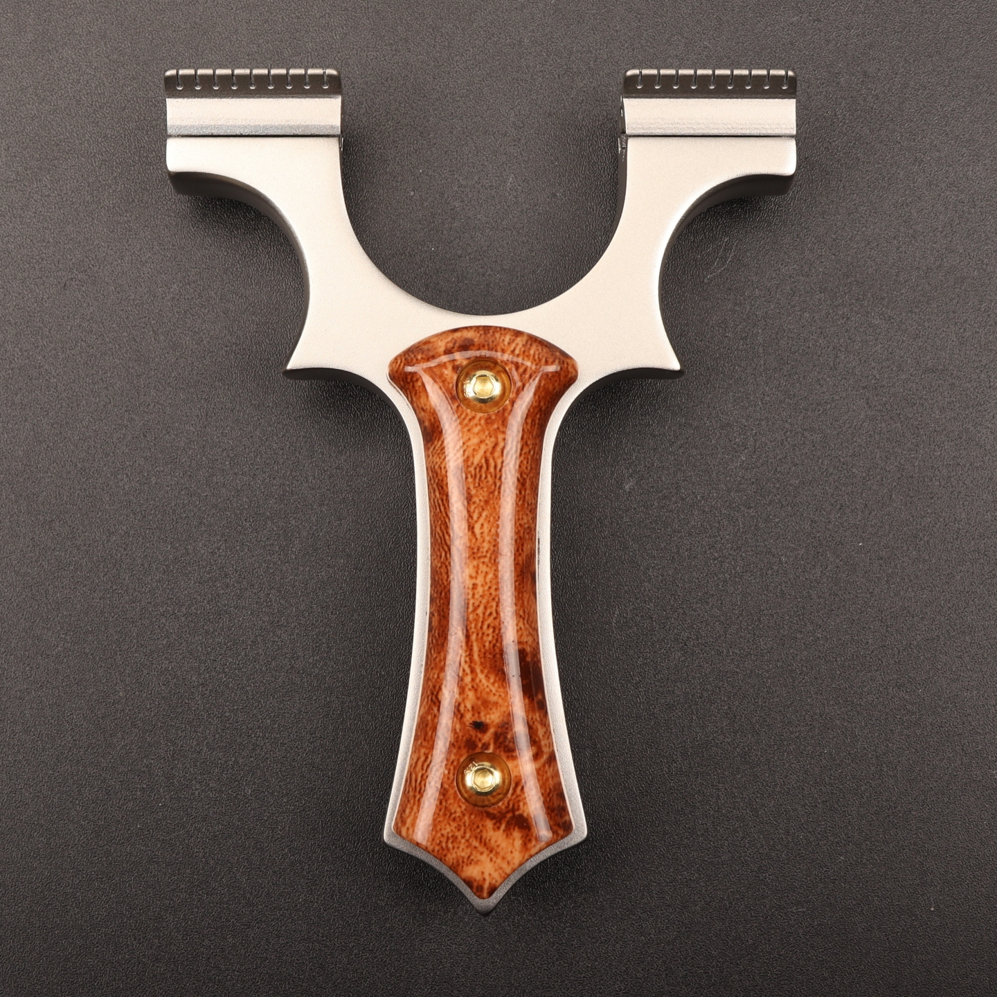 龙齿小牛不锈钢弹弓户外竞技扁皮弓新款成人高精度弹弓