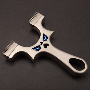 龙齿小炮新款9025弹弓恶魔不锈钢户外扁皮筋弹弓夹片高精度弹弓