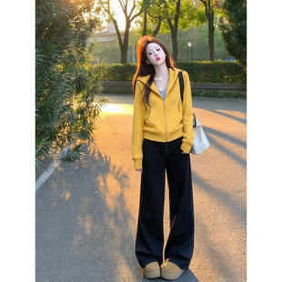 姜黄色短款正肩卫衣外套女款早秋季高智感韩系chic别致小上衣穿搭