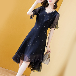 时尚气质连衣裙女夏高端大气2025新款欧货不规则黑色v领波点裙子
