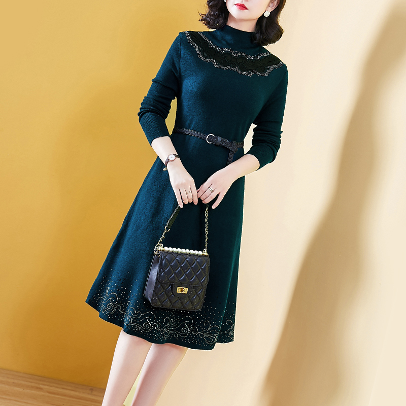 针织连衣裙女秋冬加厚中长款宽松套头2025年新款奢华大牌收腰毛衣