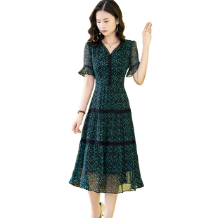 雪纺墨绿色碎花连衣裙女夏季显瘦2025新款名媛高端气质v领a字长裙