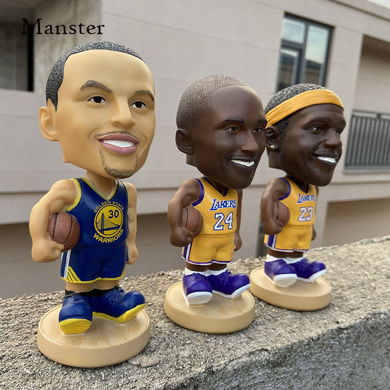 篮球球星科比詹姆斯库里欧文汽车摆件车载摇头人偶手办公仔玩偶