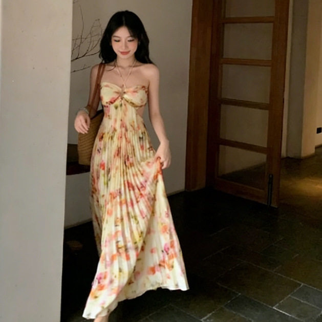 性感纯欲碎花露肩露背系带挂脖连衣裙女夏度假风压褶百褶大摆长裙