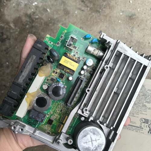 可维修安川7代100瓦驱动板型号SGD7SCBR90AAA-00议价