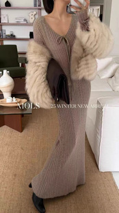 收腰显瘦气质 连衣裙女2025冬季 MOLS正品 高简约风V领系带针织长款