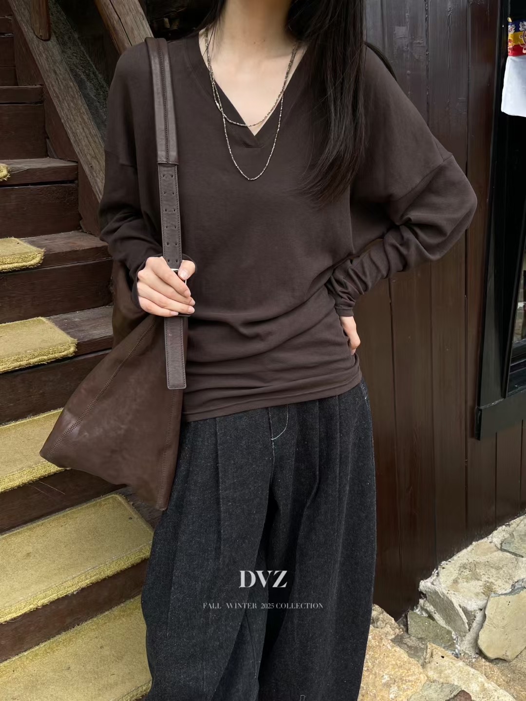 DVZ2025秋季新款纯色时尚通勤百搭V领宽松显瘦不规则长袖T打底衫