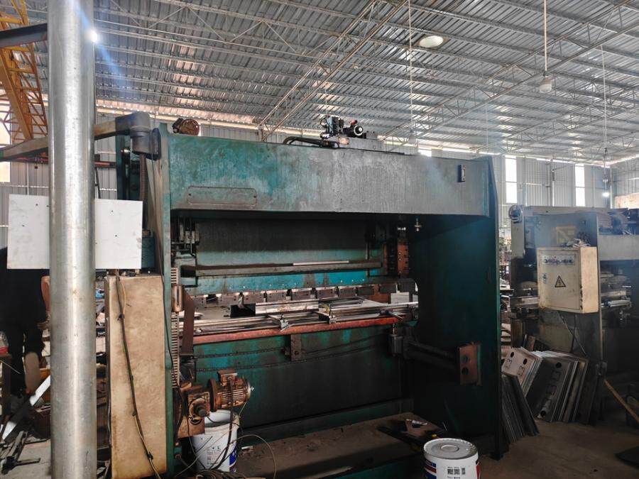 5月6日广州液压板料折弯机（墨绿色）一台网络拍卖公告