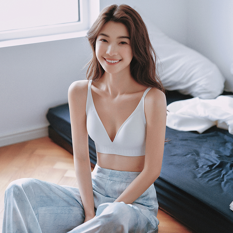 极简法式三角杯内衣女深V领薄款无钢圈微聚拢一片式无痕文胸罩夏