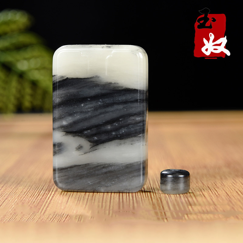 新疆玉龙喀什河黑白分明青花墨玉籽料/山水/动物/平安无事牌/吊坠