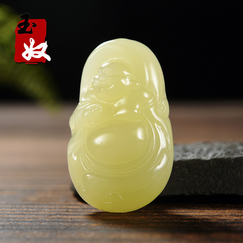 新疆若羌县和田玉/冰底起胶荧光鸡油黄色黄玉/笑佛/吊坠/29.31克