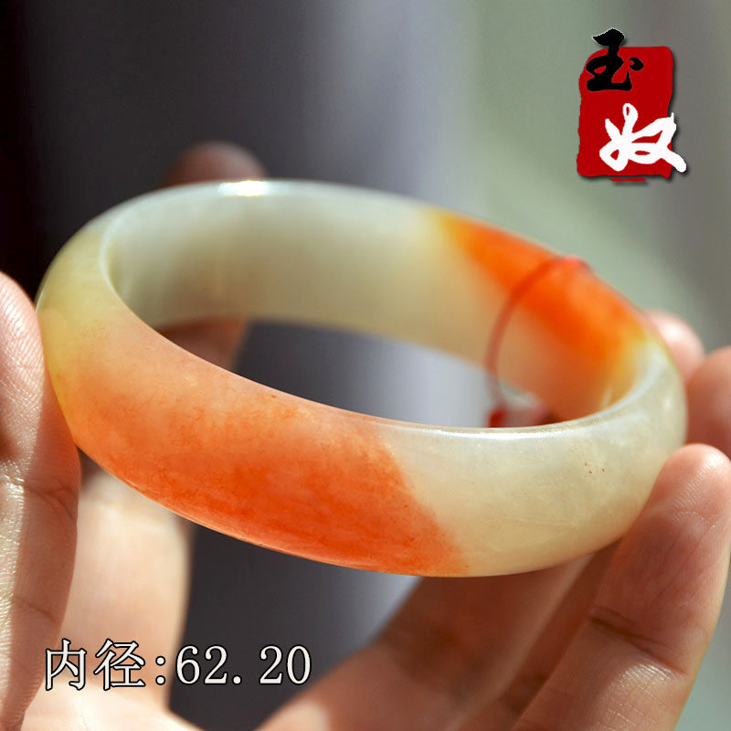 新疆阿勒泰天然俏色金丝玉图片