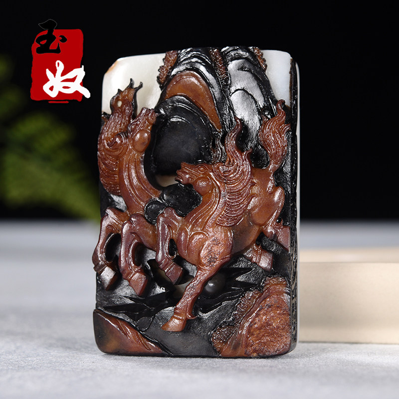 俄罗斯天然灰皮料三色油皮和田玉/生肖双马平安牌/吊坠/把件/挂摆