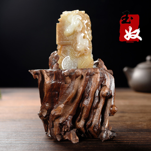 新疆且末县天然和田玉/一级白/红色糖玉/螭龙/摆件/把件/143.67克