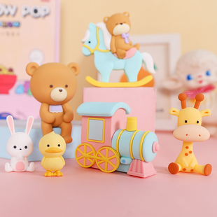 马卡龙色系软胶木马玩偶小熊叭叭坐长颈鹿小兔小鸡火车头车载摆件