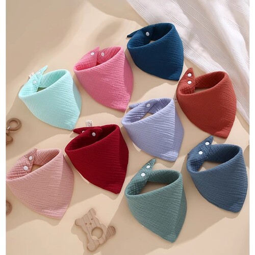 素色四层纯棉三角巾新生儿口水巾宝宝吃饭围嘴婴儿吐奶饭兜柔软