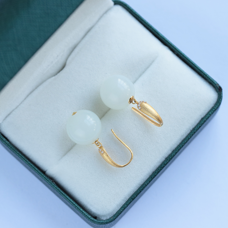 18K金和田玉圆珠耳环送节日礼物