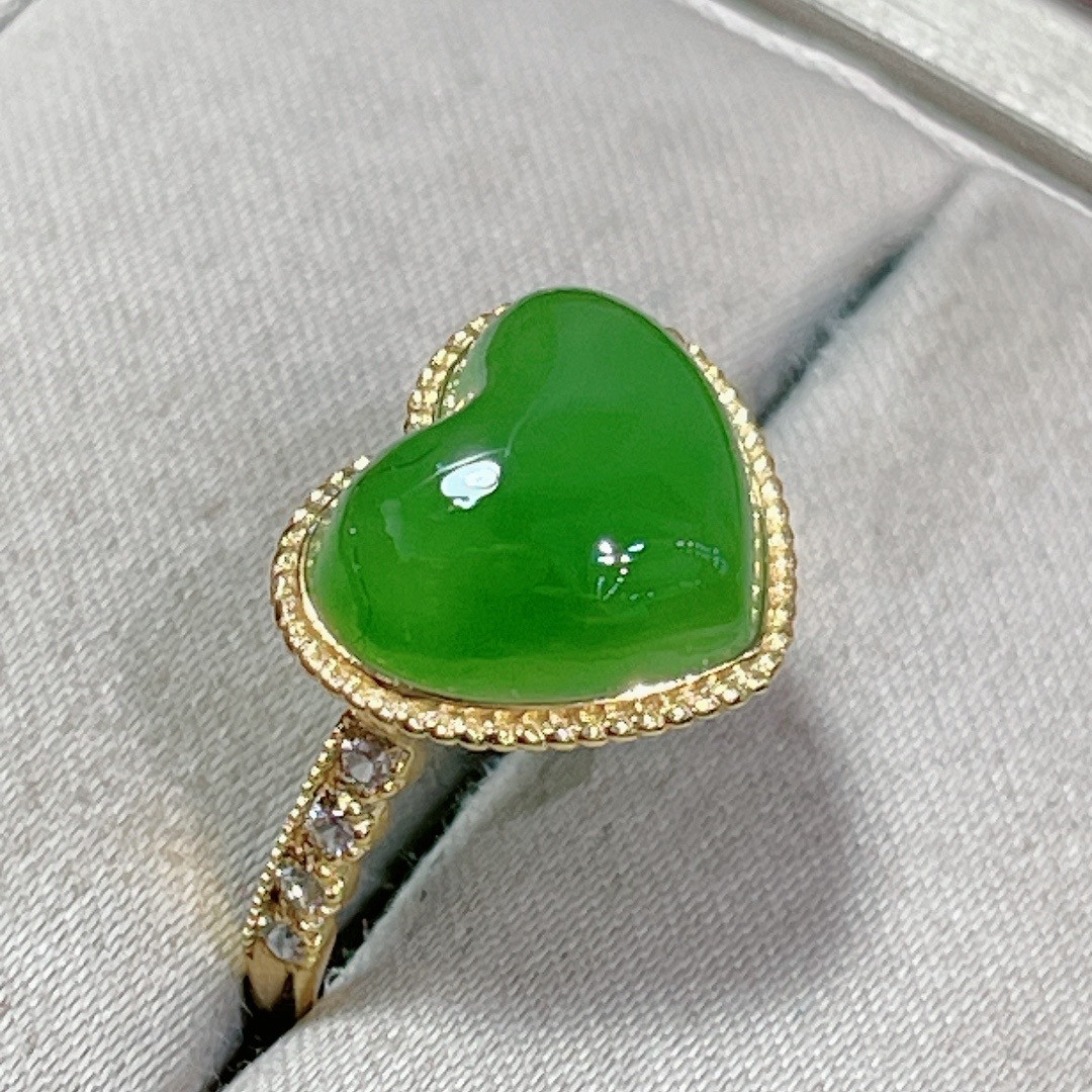 18K金镶嵌和田玉俄罗斯碧玉爱心时尚戒指