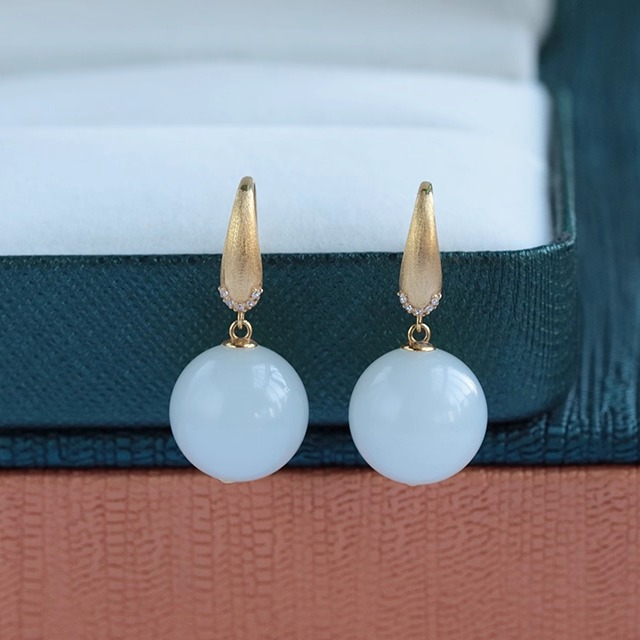 18K金和田玉圆珠耳环送节日礼物