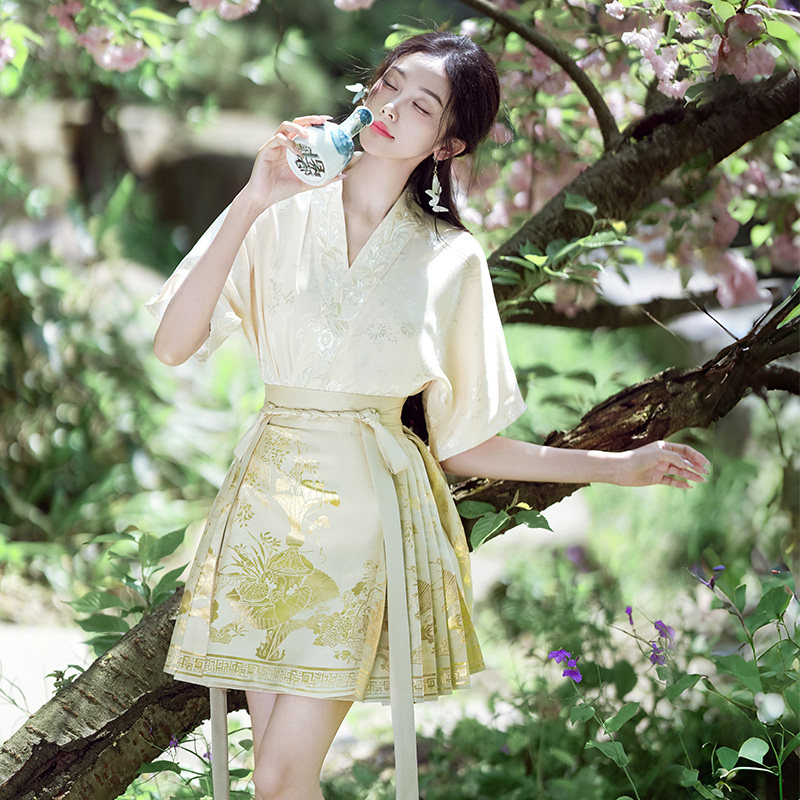 汉服女2025新款国风新中式刺绣提花古风改良短裙织金马面裙套装女