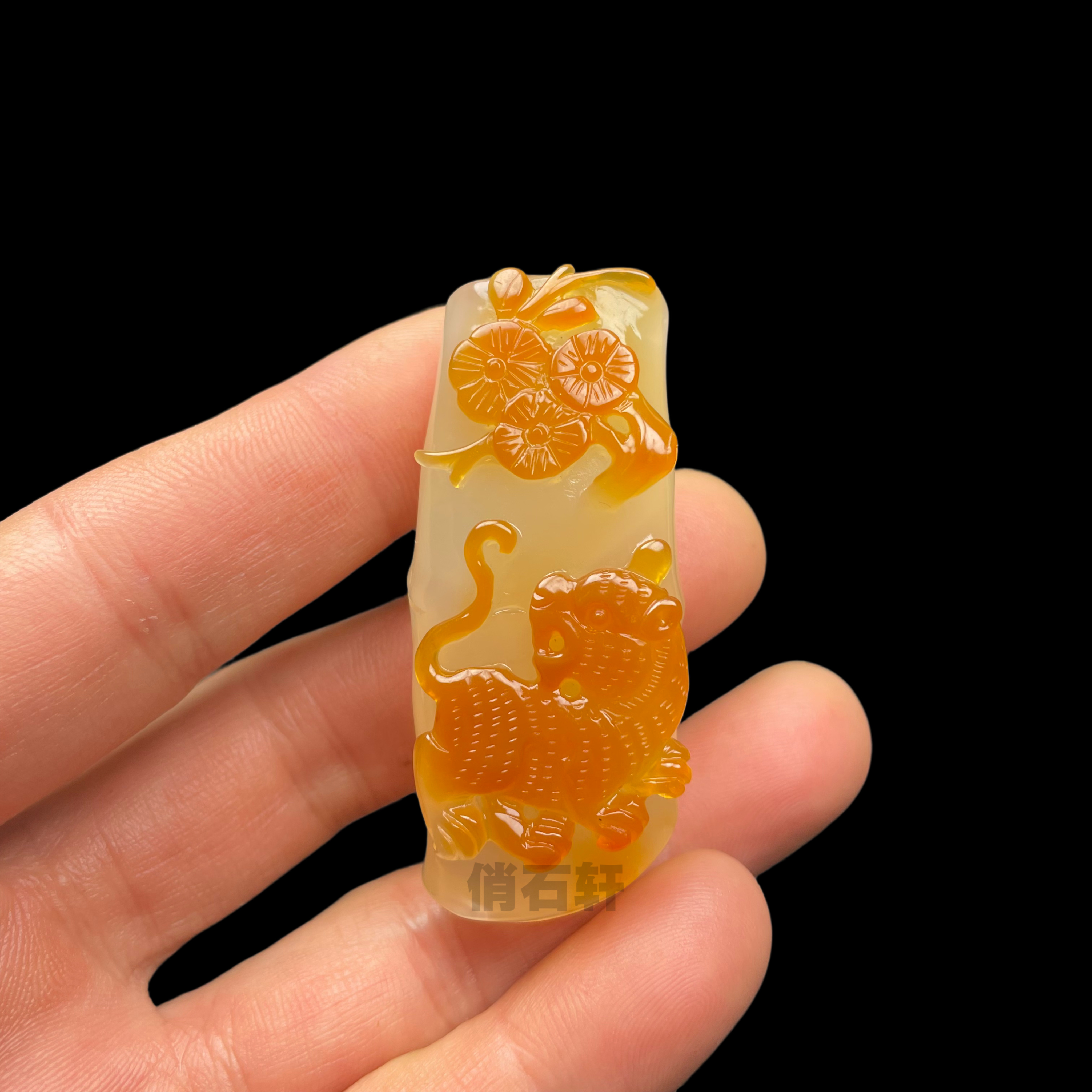 天然红玛瑙俏色玉髓巧雕生肖动物竹节挂件吊坠精工雕刻项链毛衣链