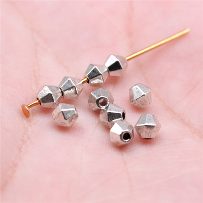 100个/包 4x4x4mm 多色 锌合金材质 小孔珠 ABD-C15060
