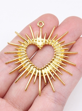 5个/包 44x43mm 金色锌合金材质 爱心光芒吊坠 ABD-C15875