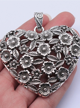 1个/包 67x58mm 古银色锌合金材质 镂空花朵爱心吊坠 ABD-C14191