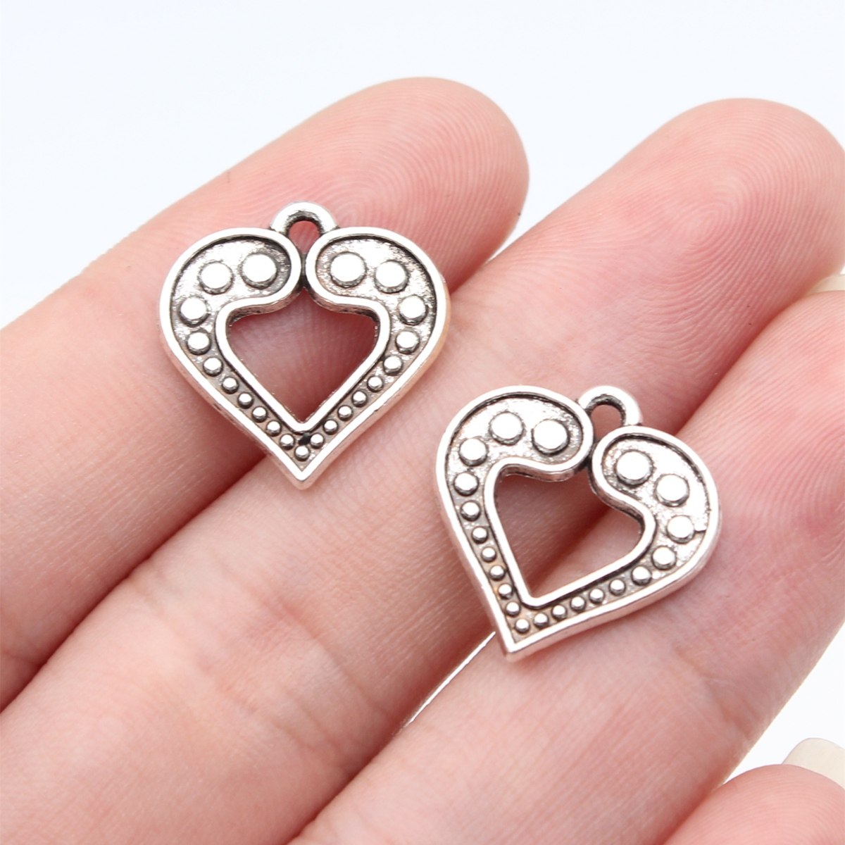 10个/包  多款 古银色DIY饰品配件双面花纹爱心吊坠,饰品/流行首饰/时尚饰品新,其他DIY饰品配件,淘宝优惠券,粉丝福利购,淘宝优惠卷