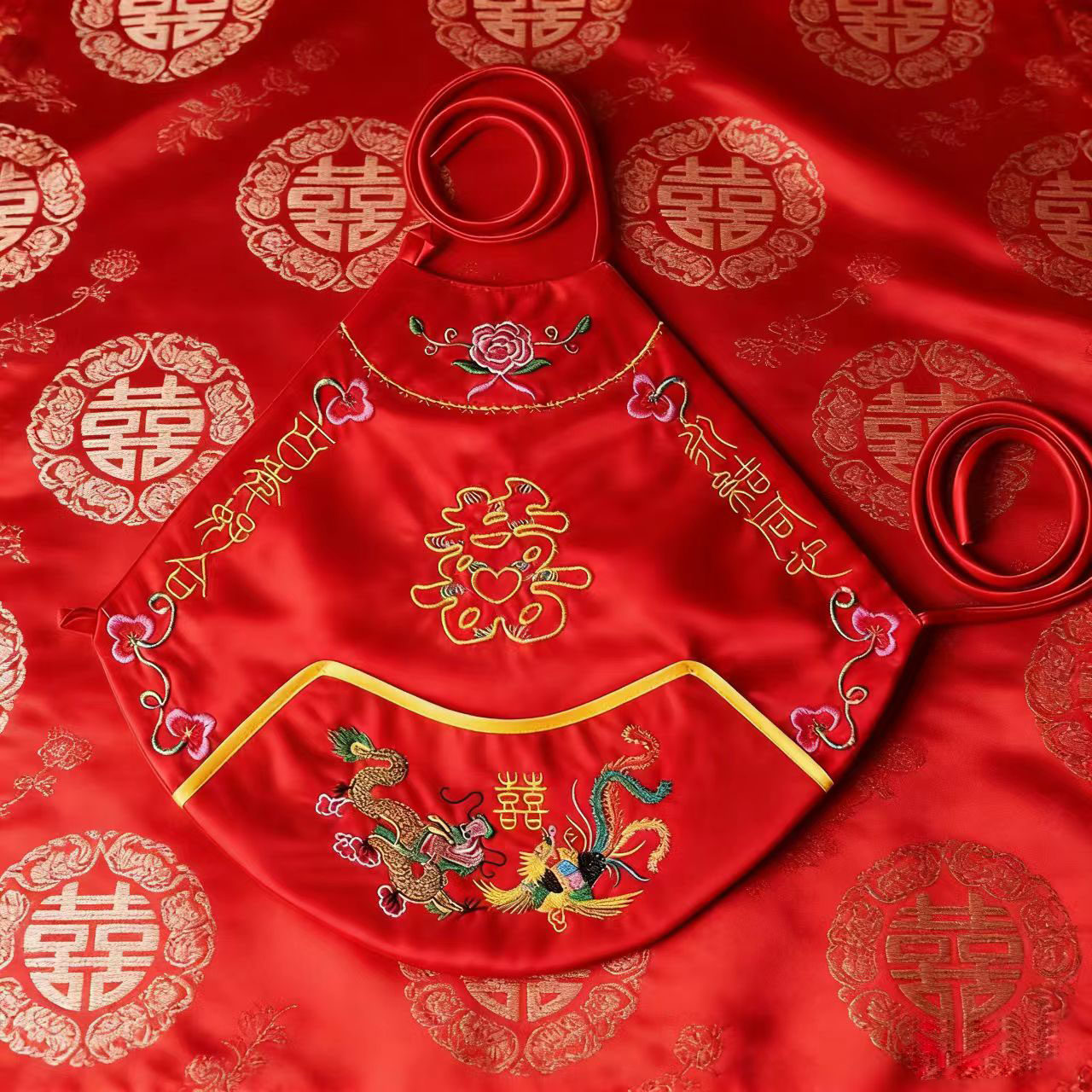 婚庆鸳鸯肚兜刺绣结婚喜事囍牡丹口袋百年好合女士肚兜红色大肚兜