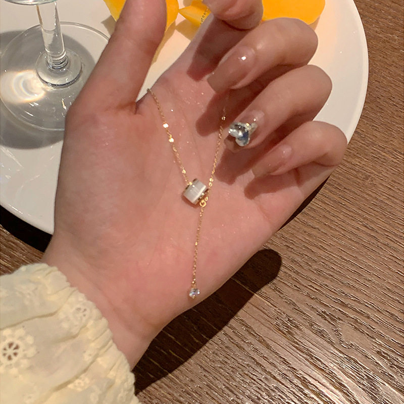 小蛮腰钛钢项链女ins风设计百搭辣妹锁骨链珍珠吊坠配饰批发轻奢