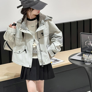 女童风衣外套春装2026新款初中生洋气春秋休闲女孩连帽夹克上衣潮