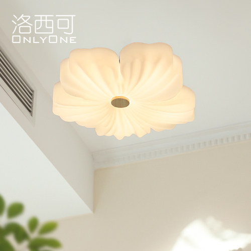 洛西可 法式奶油风温馨吸顶灯 现代花朵衣帽间卧室儿童房LED灯具