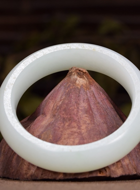 手镯宽边新疆和田玉籽料