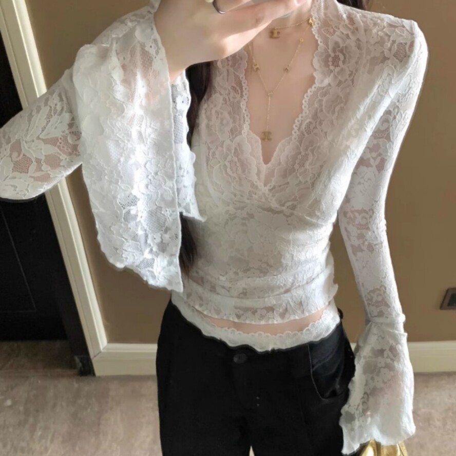 法式纯欲风白色蕾丝长袖打底衫女春秋装v领性感内搭修身短款上衣