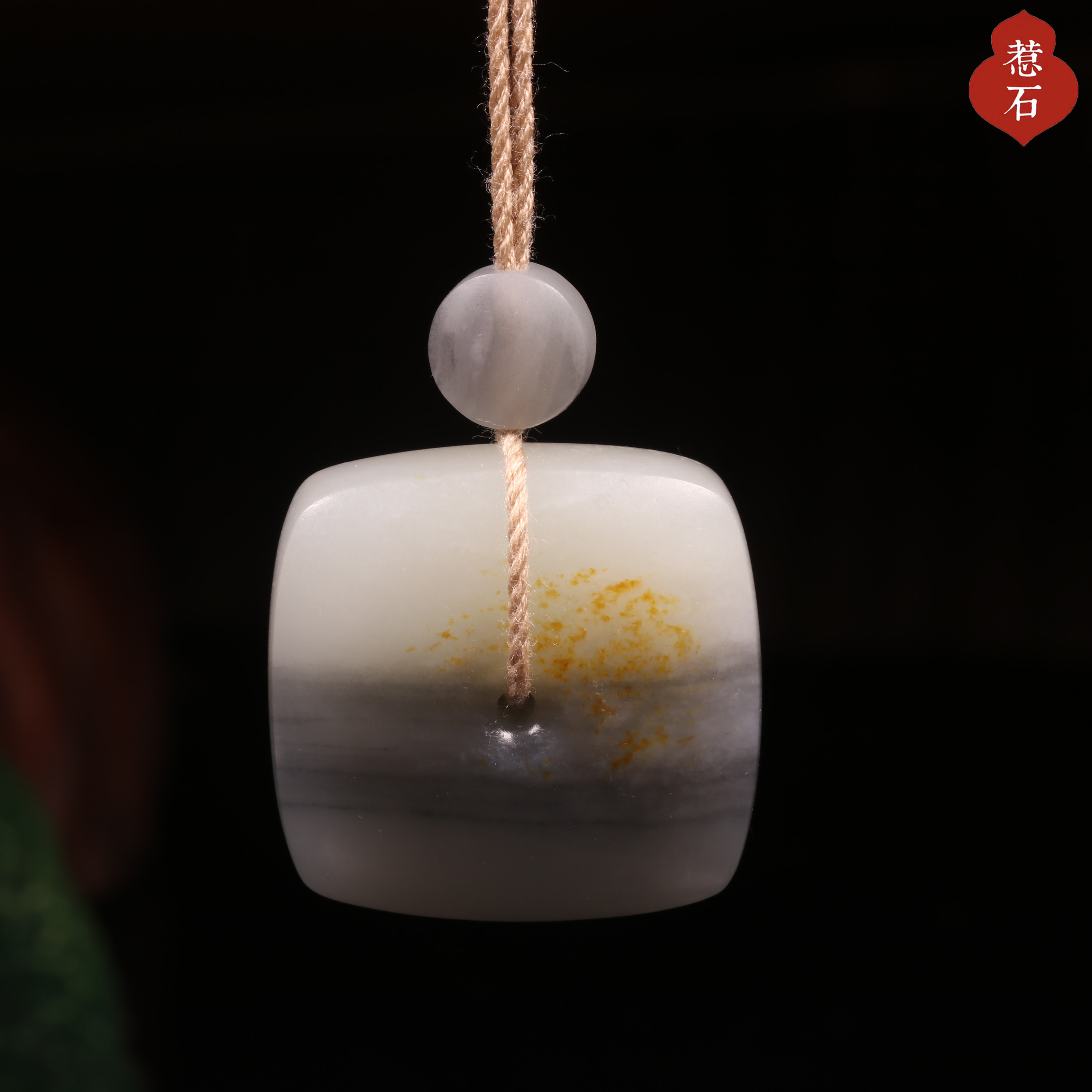 和田玉洒金皮青花籽料平安扣吊坠