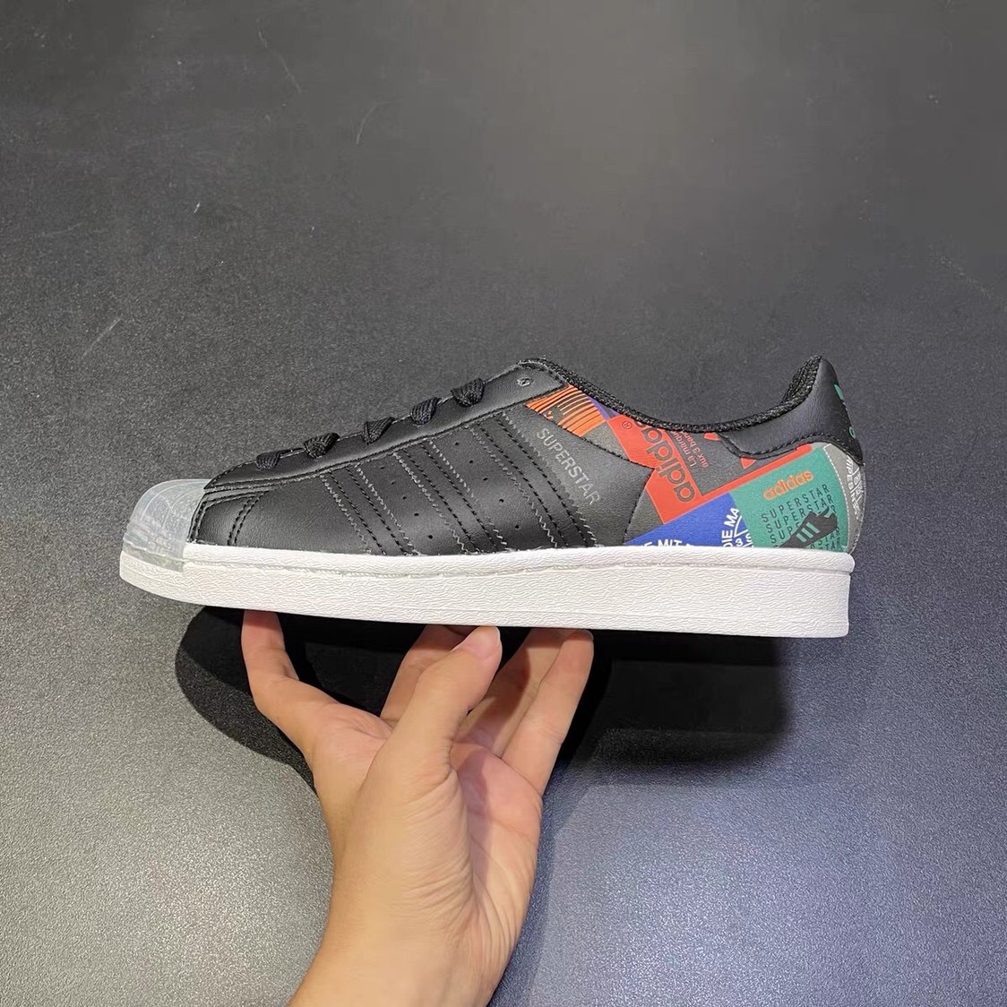 Adidas 三叶草Superstar 炫彩涂鸦 贝壳头 运动 休闲板鞋 GX2716