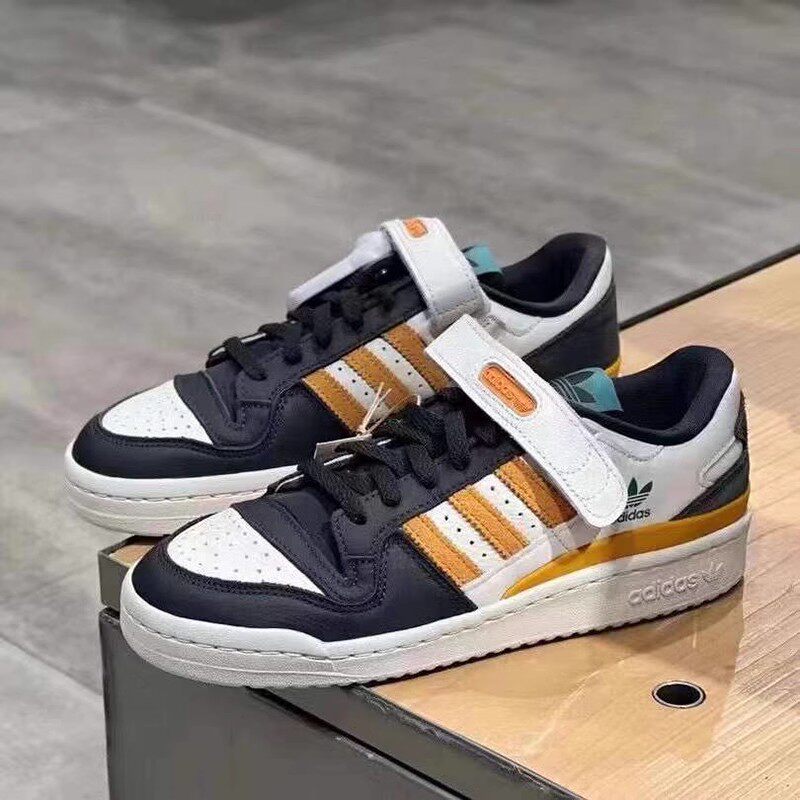Adidas三叶草 FORUM男女同款黑橙色低帮魔术贴运动休闲板鞋GX2161