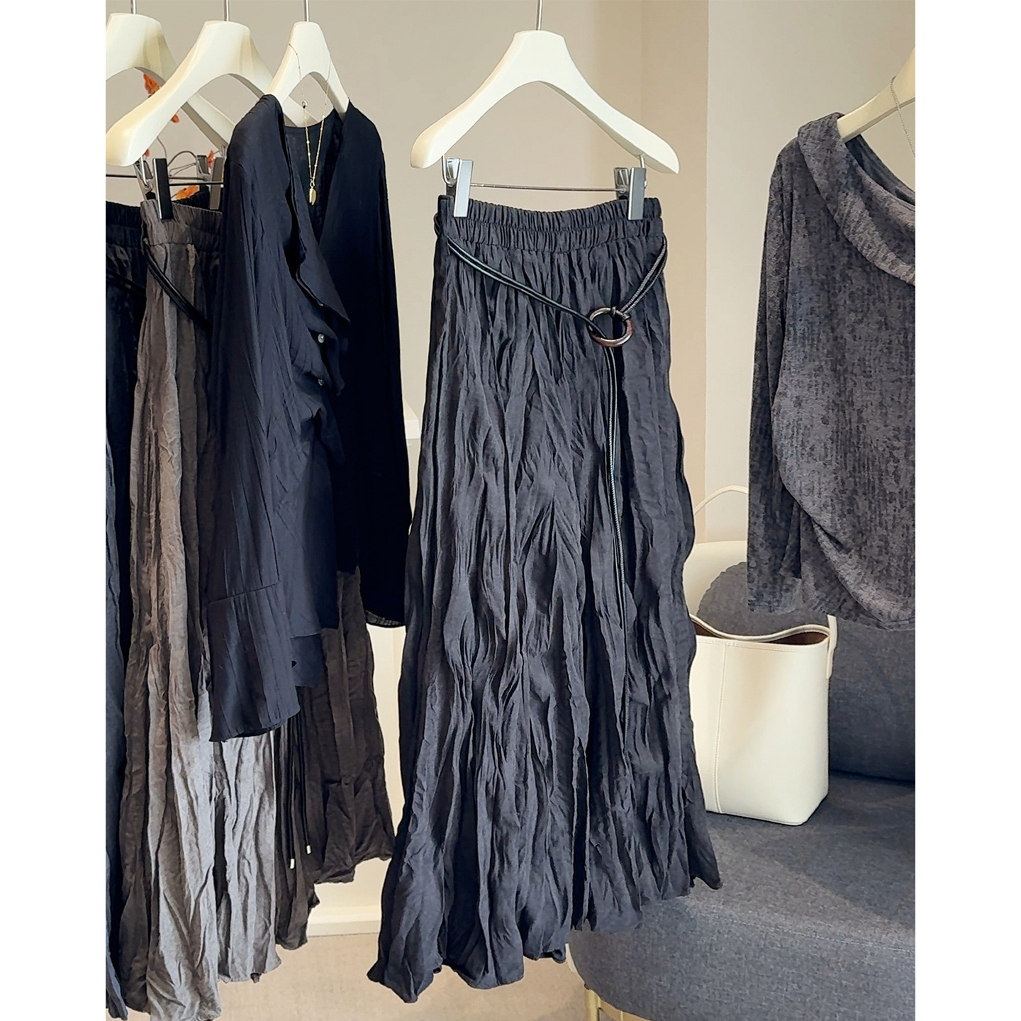 2025春秋皱皱半身裙松紧腰小众复古高腰显瘦a字中长款过膝百褶裙