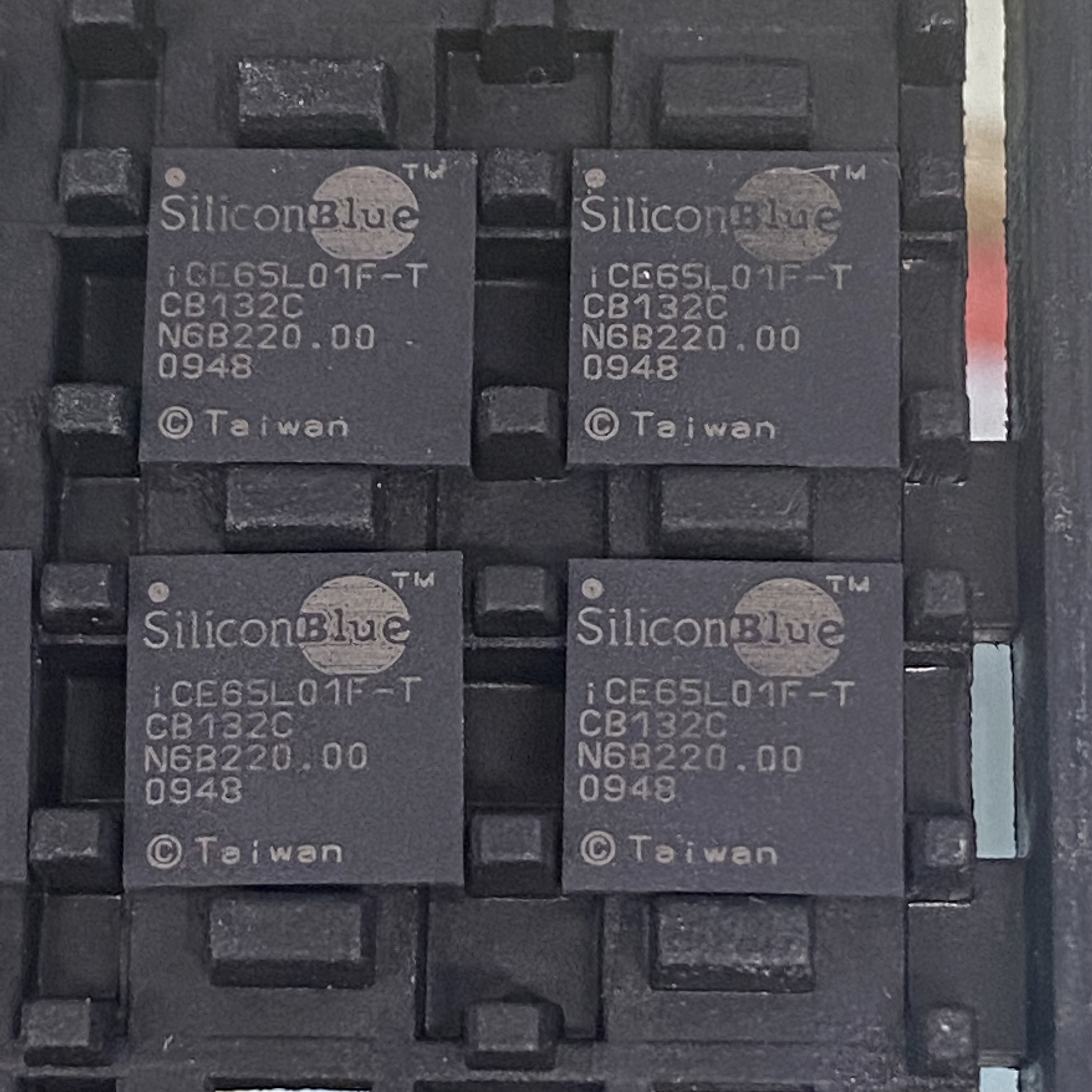 全新LFEC6E-3Q208CES LFECP6E-4T144C-3I LFXP6E-3QN208CES 直拍