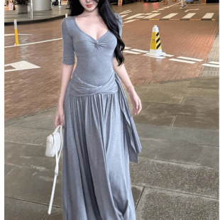 灰色V领连衣裙女秋季 显瘦绝美超好看长裙 纯欲风温柔慵懒气质修身